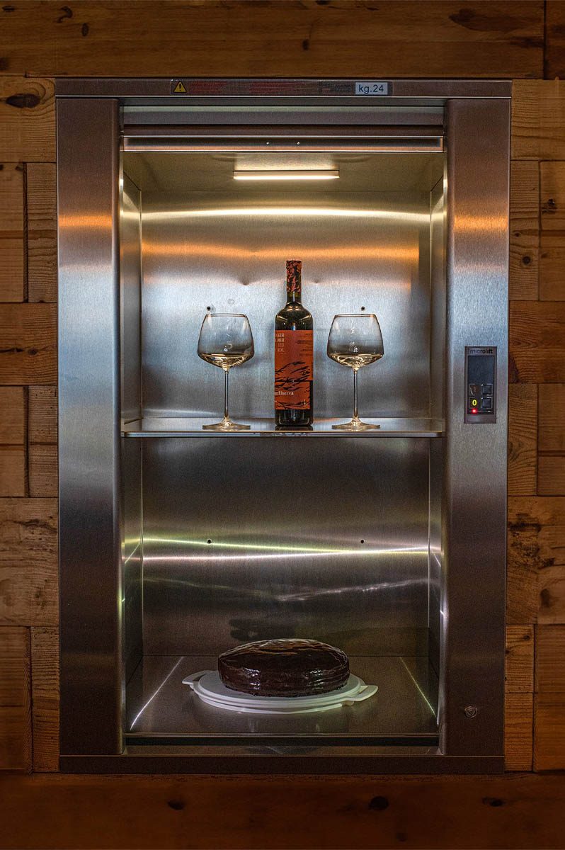 Microlift Evolution service lift in a kitchen